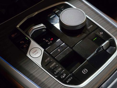 Used 2026 BMW X5 xDrive50e image 35