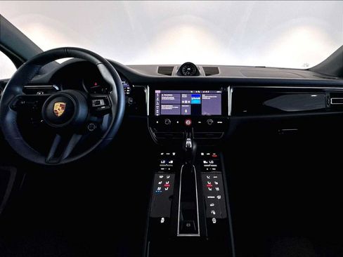 Used 2026 Porsche Macan AWD/4WD image 17