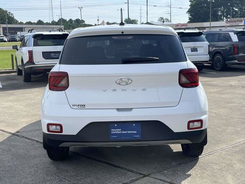 Certified 2025 Hyundai Venue SE FWD image 4