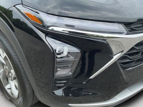 Used 2025 Chevrolet Trax LT FWD image 30