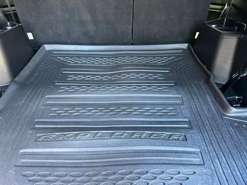 Used 2018 Ford Explorer XLT w/ Equipment Group 202A AWD/4WD image 15