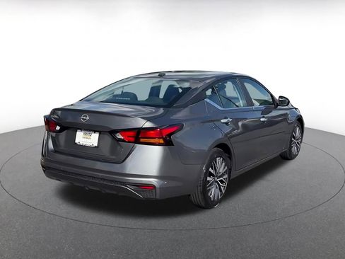 Used 2025 Nissan Altima 2.5 SV FWD image 14