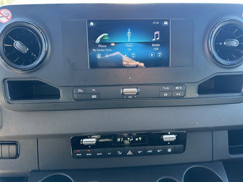 Used 2024 Mercedes-Benz Sprinter 2500 image 22