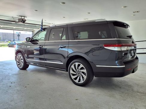 Used 2024 Lincoln Navigator L Reserve AWD/4WD image 2