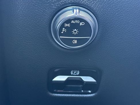 Used 2024 Mercedes-Benz GLC 300 image 31