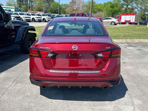 Used 2022 Nissan Altima 2.5 SV w/ SV Premium Package image 5