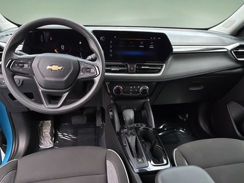 Used 2025 Chevrolet TrailBlazer LT w/ Driver Confidence Package AWD/4WD image 18