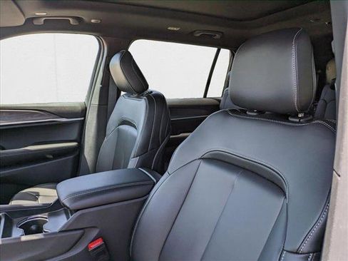 New 2025 Jeep Grand Cherokee L Limited w/ Black Appearance Package image 11