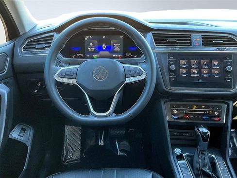 Used 2022 Volkswagen Tiguan SE image 5