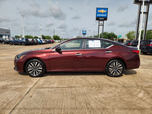 Used 2024 Nissan Altima 2.5 SV image 5