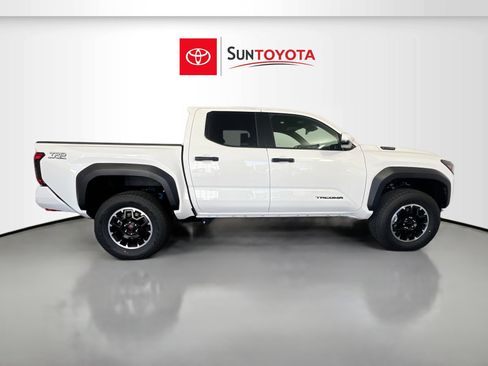 Used 2025 Toyota Tacoma TRD Off-Road w/ TRD Off Road Upgrade Package AWD/4WD image 2