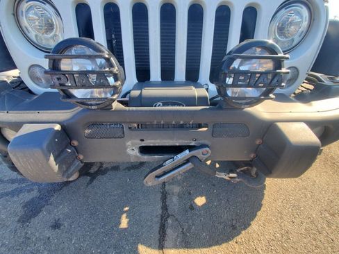 Used 2017 Jeep Wrangler Unlimited Rubicon w/ Cold Weather Group AWD/4WD image 24