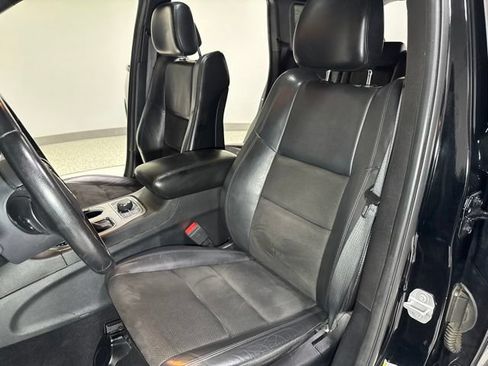Used 2019 Jeep Grand Cherokee Altitude AWD/4WD image 16