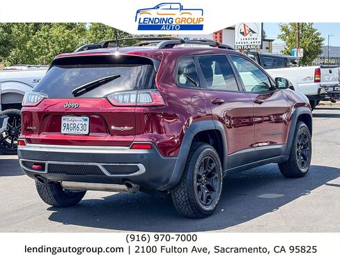 Used 2019 Jeep Cherokee Trailhawk AWD/4WD image 4