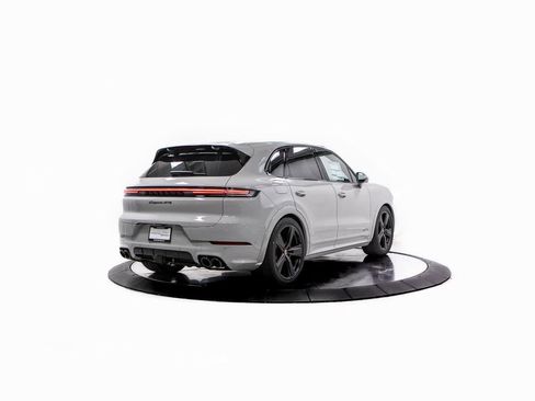 New 2026 Porsche Cayenne GTS image 7