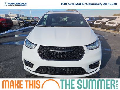 New 2026 Chrysler Pacifica Select