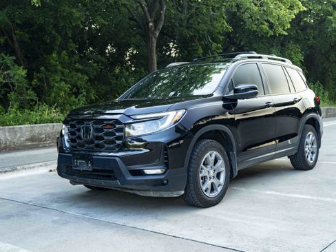 Used 2025 Honda Passport TrailSport image 5