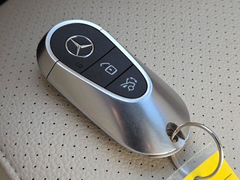 Used 2025 Mercedes-Benz C 300 4MATIC Sedan image 27