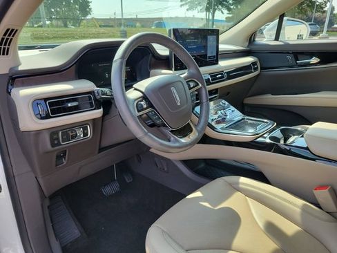 Used 2023 Lincoln Nautilus Reserve AWD/4WD image 7