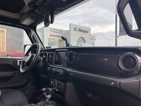 Certified 2022 Jeep Gladiator Sport image 8