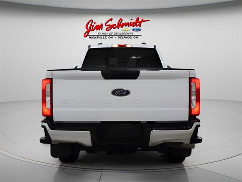 Used 2024 Ford F350 XLT image 5