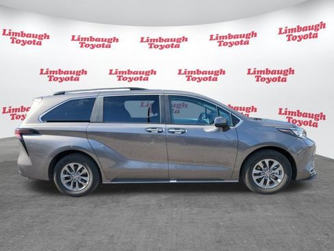 Used 2024 Toyota Sienna XLE image 2