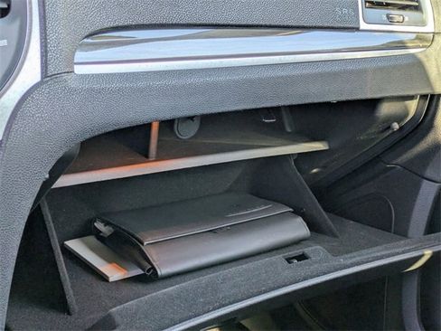 Used 2018 Chrysler 300 Touring w/ Driver Convenience Group image 20