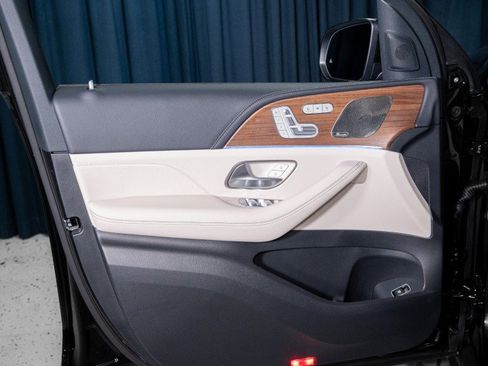 New 2026 Mercedes-Benz GLS 580 4MATIC image 13