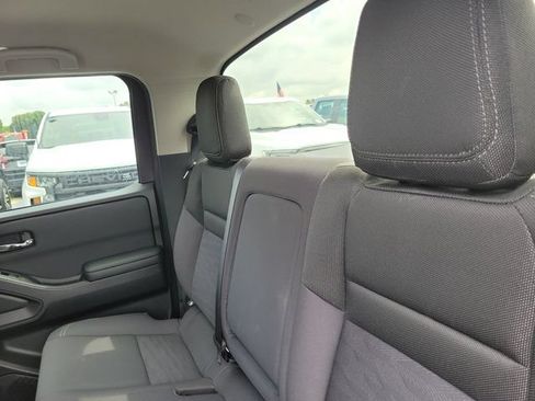 Used 2024 Nissan Frontier SV RWD image 11