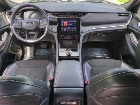 Used 2023 Jeep Grand Cherokee L Laredo AWD/4WD image 13