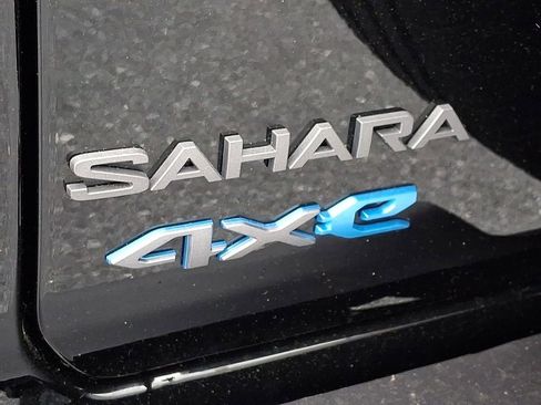 Used 2025 Jeep Wrangler Unlimited Sahara AWD/4WD image 33