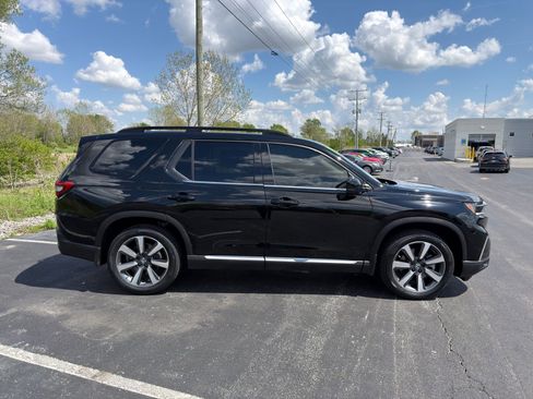 Used 2025 Honda Pilot Touring image 9