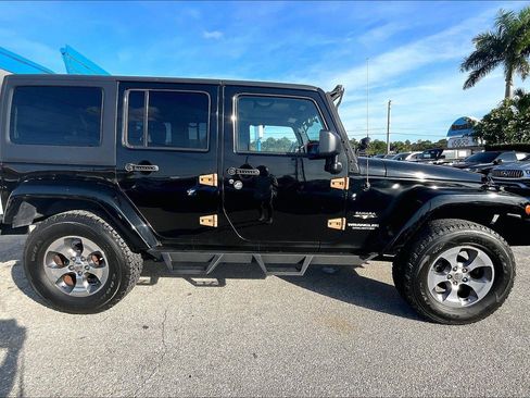Used 2016 Jeep Wrangler Unlimited Sahara w/ Dual Top Group AWD/4WD image 28