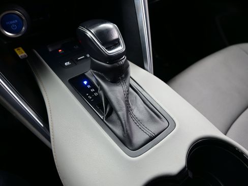 Used 2022 Toyota Venza LE image 22