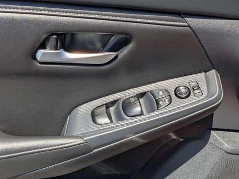Used 2025 Nissan Sentra SV FWD image 13