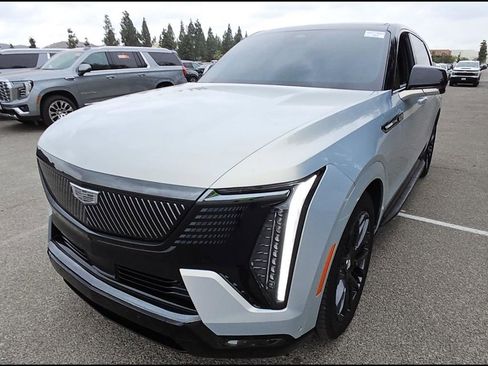 Used 2025 Cadillac Escalade IQ Sport 2 w/ LPO, ONYX Package AWD/4WD image 3