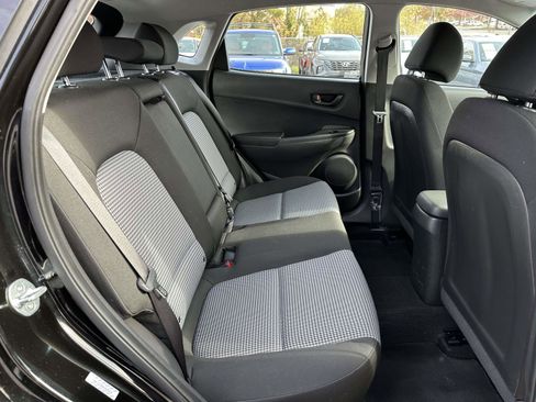 Used 2022 Hyundai Kona SE image 19