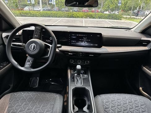 Used 2025 Nissan Kicks SV FWD image 14