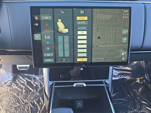 Certified 2025 Land Rover Range Rover SE image 25