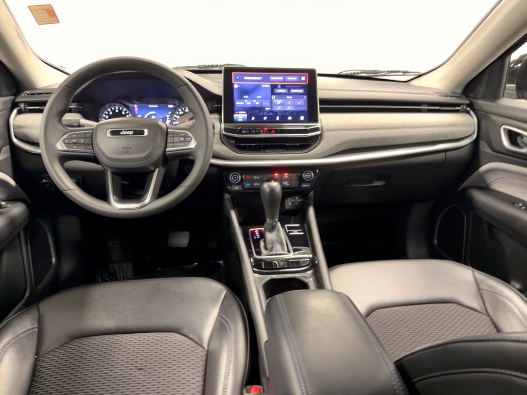 Used 2022 Jeep Compass Latitude FWD image 17