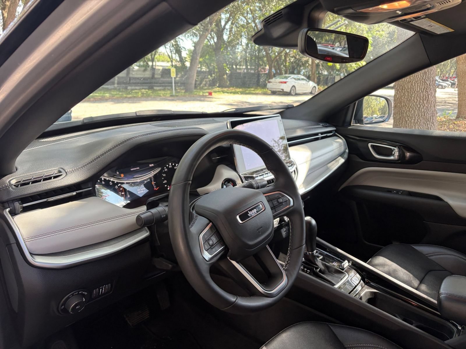 Used 2025 Jeep Compass Limited AWD/4WD image 33
