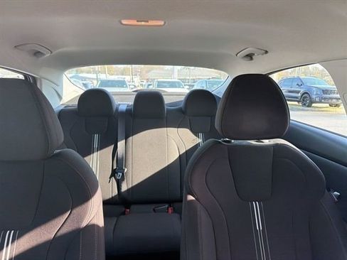 Used 2022 Hyundai Elantra SEL image 13