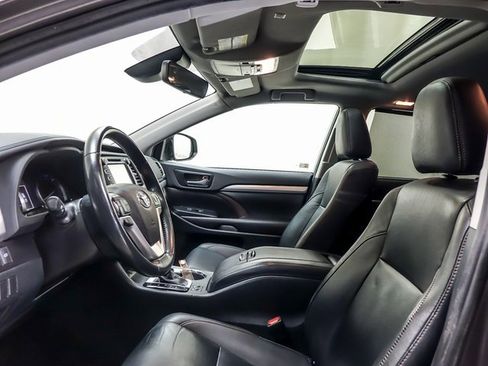 Used 2019 Toyota Highlander XLE image 9