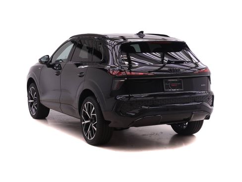 New 2026 Audi Q3 quattro 2.0T AWD/4WD image 5
