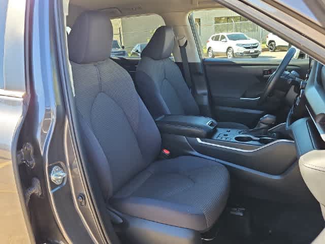 Used 2023 Toyota Highlander L FWD image 18