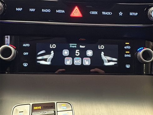 New 2026 Genesis GV70 2.5T Select image 26