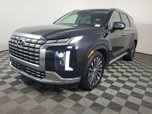 Used 2024 Hyundai Palisade Calligraphy FWD image 3