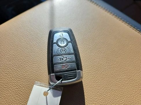 Used 2023 Ford F250 Lariat w/ Chrome Package image 40