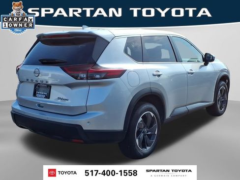Used 2024 Nissan Rogue SV AWD/4WD image 7
