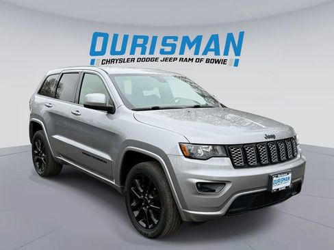 Used 2020 Jeep Grand Cherokee Altitude image 1